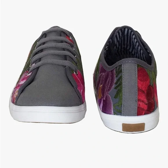 Fair-trade ONI Artisan-Made Floral Embroidered Zinacantán Black Sneakers Size 8